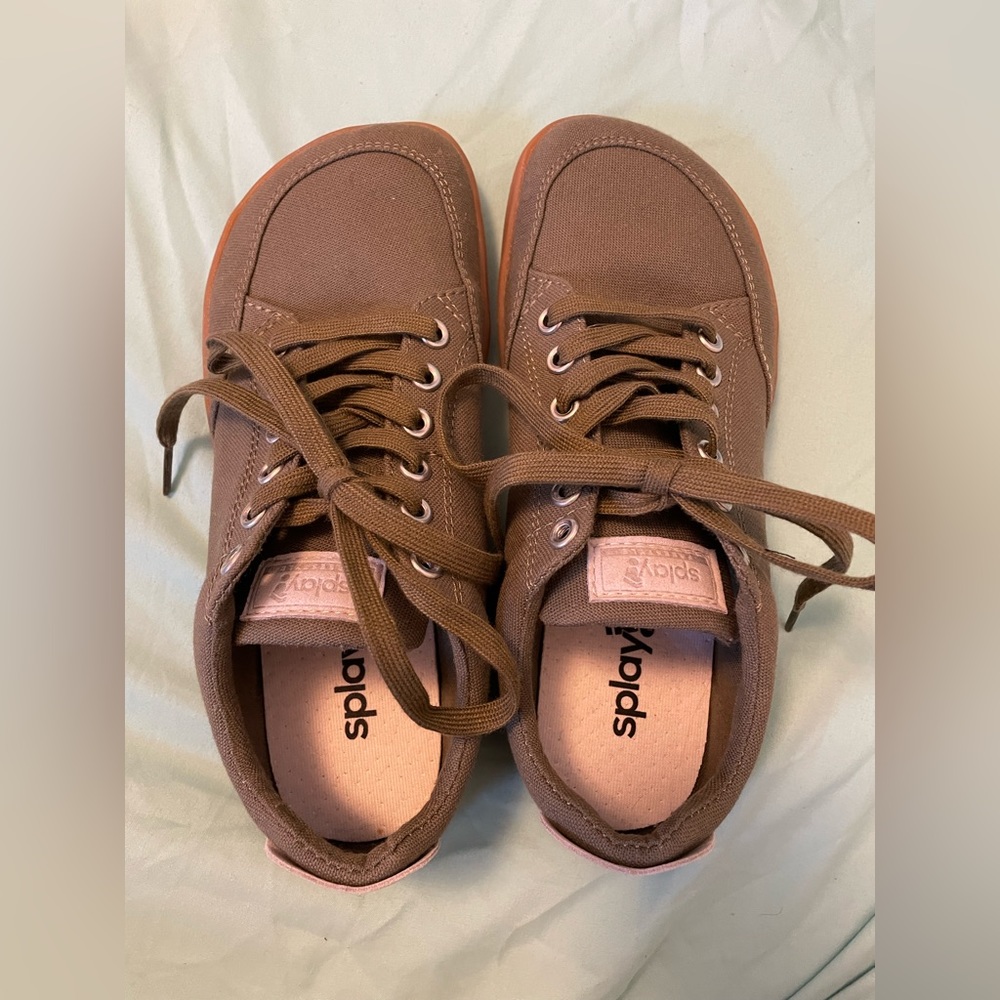 Splay barefoot Sneaker